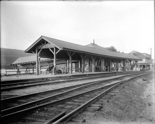 Erie Railroad’s Sterling Forest Station (circa 1910), which was located just a few feet south of the NY/NJ State Line on the east shore of Greenwood Lake.
