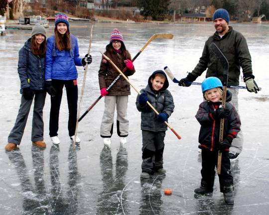 New Year's Day skate Michael Dudley, in the back with his six-year old son Turner with members of Nicole and Arkady Aptekarev family: Trinity, 14, Annabelle, 12, Hayley, 10, and Noah, 6.