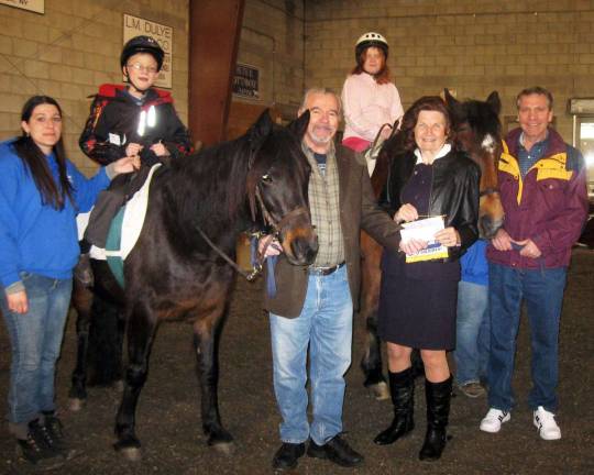 Goshen Rotarians donate $9,000 to Winslow Center Photo by Nikki Ferro Shown on the horses, Cody, left, and Melissa Eisenring of Goshen. Standing, left to right: riding instructor Cathe LaPennar; John Buckley, Warwick Rotary President and Winslow Board vicepPresident; Doris Obremski, Goshen Rotary president; and Doug Fazzino, Goshen Rotary vice president-elect.