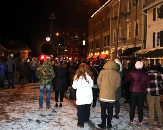 A year to remember Another large crowd celebrates New Year's Eve and Apple Eve on Railroad Avenue Despite the cold - and it was very, very cold - people were there to help with the countdown during the drop of the New Year’s Eve Apple “ball,” in a Macintosh apple shape, lit from within and wrapped in bands of light.