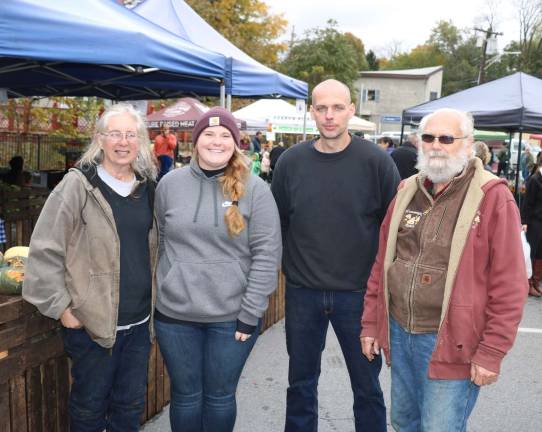 Farmers Market to remain open every Sunday until Nov. 18 for Thanksgiving Day shopping Photos by Roger Gavan Assistant Warwick Farmers Market Manager Margaret Smith poses with vendors who expressed their opinions about this season. From left, Cheryl Rogowski, Margaret Smith, Kornel Sztehlo and Rich Focht.