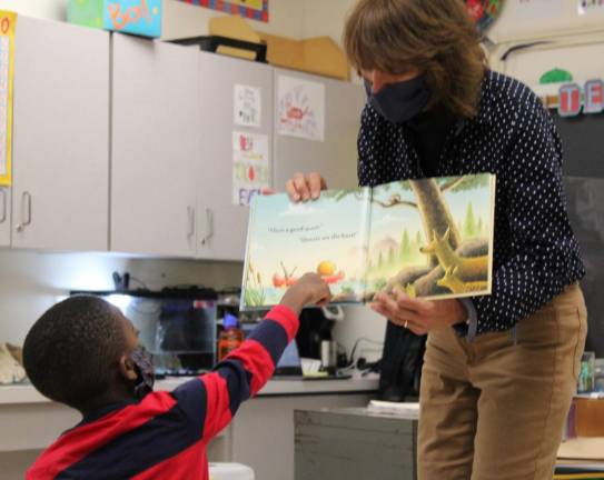 Golden Hill Elementary School Principal Debbi Lisack chose “Stick and Stone: Best Friends Forever” for her first “mobile” read around the building.