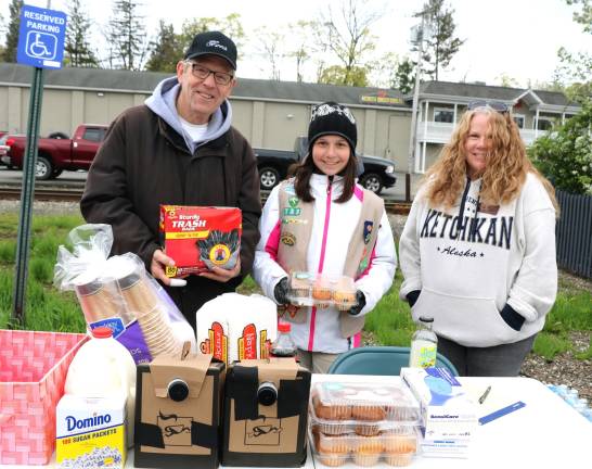 Spring cleaning Photos by Roger Gavan On Saturday, April 27, volunteers were invited to stop by the table near the Chamber’s South Street Caboose office to pick up free rubber gloves, garbage bags and refreshments. From left, Warwick Valley Chamber of Commerce Executive Director Michael Johndrow, Elizabeth Verboys, a member of Girl Scout Cadet Troop 733, and chamber staff member Laurie Cosgrove.