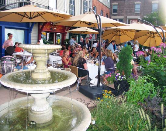 Ladies Night Out draws large crowds to downtown Warwick Many visitors enjoyed relaxing at one of the attractive outdoor cafes in the village.
