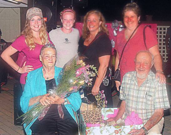 Michelle Carter named 'Queen for a Day Photo by Roger Gavan Members of the Carter family: Seated: Michelle and Charles Carter. Standing from left, Taylyn, Sharleigh and Julie Carter and their sister Debbie Moran. Additional photos can be found online at warwickadvertiser.com.