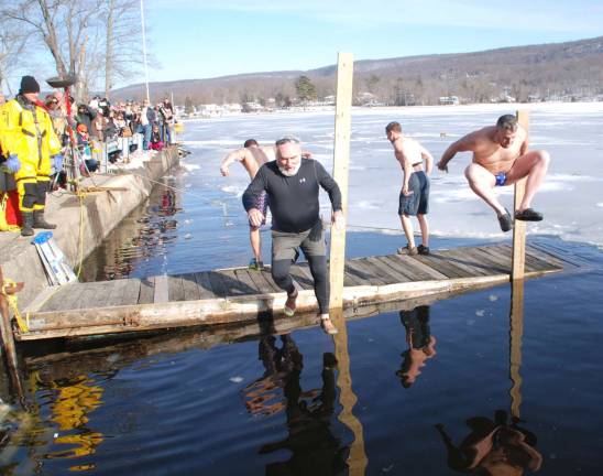 Polar Bear Plunge raises $4,500 for Warwick Valley Humane Society Polar Bear Plunge raises $4,500 for Warwick Valley Humane Society
