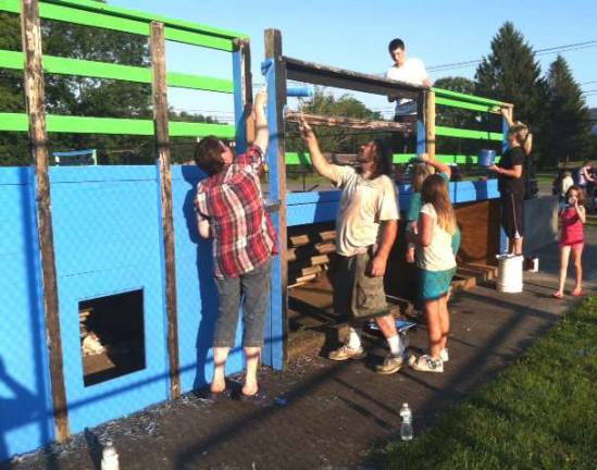 Project Knomad gives Warwick’s skate park a fresh coat of paint Provided photo Volunteers from Project Knomad painted the exposed wood and trash/recycle bins in the skate park in Veteranís Memorial Park last month.