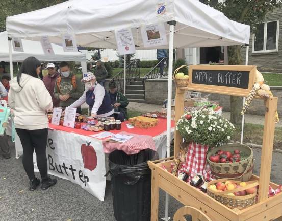 Warwick Christ Church selling apple butter