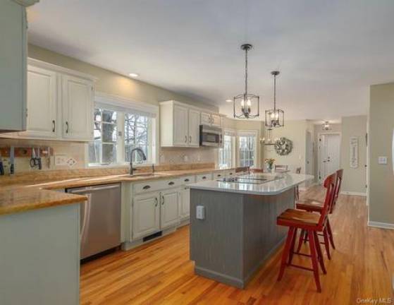 Stylish, classic colonial in great area Stylish, classic colonial in great area