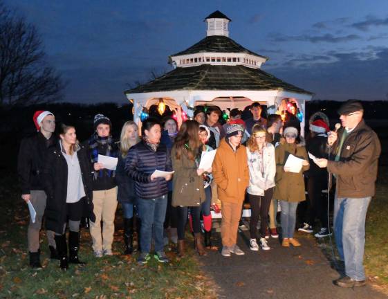 The Pine Island Chamber to host annual tree lighting on Dec. 5 Provided photo Pictured here are Pine Island Chamber of Commerce President Leonard DeBuck and the Meistersingers. The chamber's annual tree lighting at the Pine Island Town Park (Kay Road off County Route 1) will he held on Wednesday, Dec. 5, at 5 p.m.