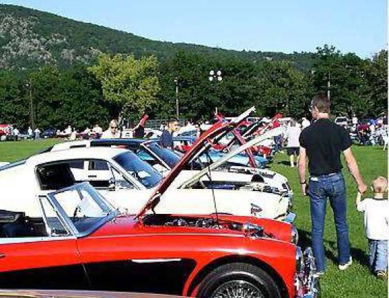Bear Mountain State Park will host weekly summer car shows Every Wednesday evening now through Sept. 12, the Rod Benders Car Club of New York will sponsor ìCruise Nightî at Bear Mountain State Park.