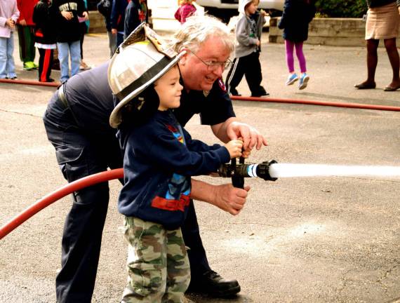 Kids, firefighters and safety Kids, firefighters and safety