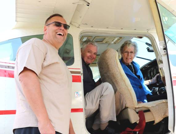 Warwick Municipal Airport hosts Tenant Appreciation Day Sept. 10 Photo by Roger Gavan On Sunday, Carol Greene and her husband, Dick, had an opportunity to take a spin and a splash down on Greenwood Lake with Steve Kent (left), Cessna regional sales manager and vice president of the Warwick Valley Pilots Association, in his amphibious Cessna aircraft.