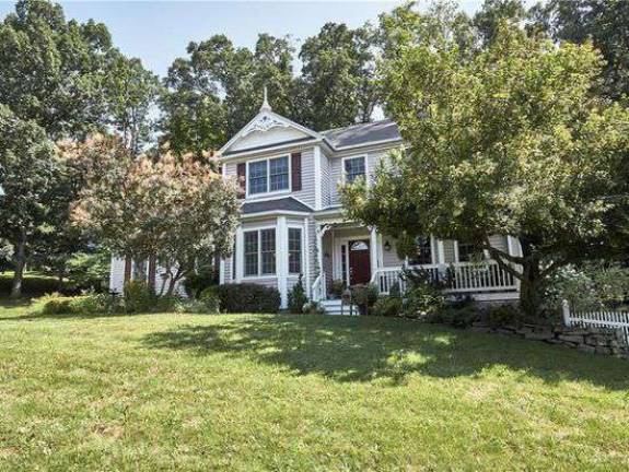 This well-appointed Colonial awaits you This well-appointed Colonial awaits you