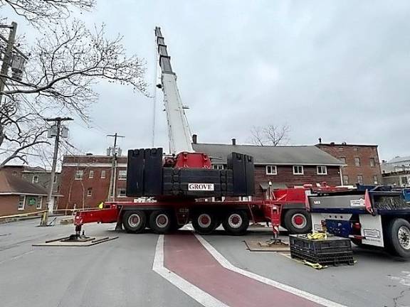 Bank St. Bridge drops into place