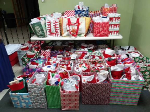 Towns 4 Troops needs help to mail Christmas stockings overseas Towns 4 Troops made 722 stockings and were able to spread lots of holiday cheer to local active-duty military.