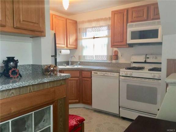 Come see a beautiful and impeccably maintained home Greenwood Lake Come see a beautiful and impeccably maintained home Greenwood Lake