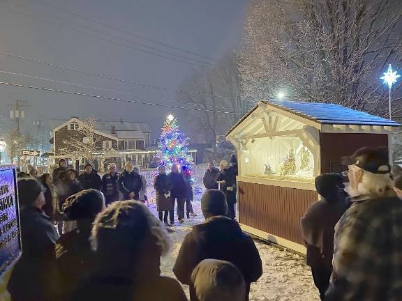 Warwick Valley Ecumenical Council, re-formed, gathered carolers to celebrate