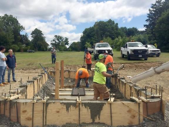 Work continues on the 9/11 Memorial Sculpture Garden in Stanley Deming Park.cDonations for the construction of the memorial were provided by the Warwick Lions Club, the Warwick Valley Rotary, the Warwick Fire Department, Warwick EMS, the Warwick Valley Gardeners, the Town of Warwick, the Village of Warwick, the Town and Village of Warwick’s Shade Tree Commissions, E.P. Jansen Nursery, R.S. Phillips Steel, Orange Nursery &amp; Stone Supply and Authentic Antique Lumber.