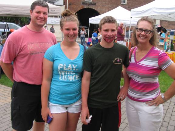 Annual Sidewalk Sale held under mostly clear skies The winner in the youngsterís pie-eating contest was Will Noteboom, 12, of Warwick, pictured with his father Tim Noteboom, his sister Jasmine, 14, and his mother Amy.