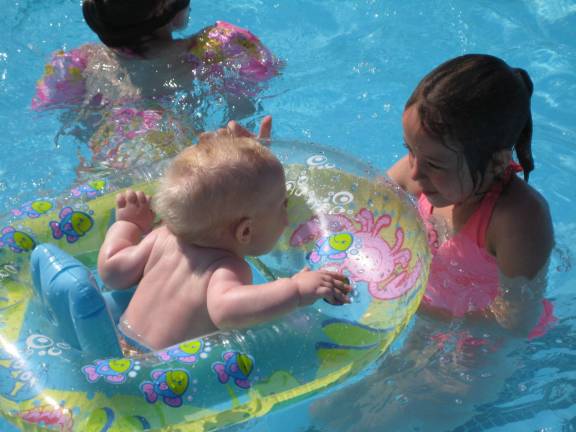 How and why to encourage your toddler to take the swimming pool plunge How and why to encourage your toddler to take the swimming pool plunge