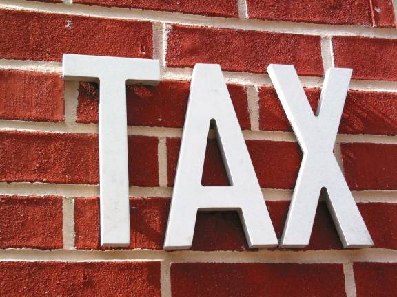 Consider paying your 2018 town/county tax bill now if you can Orange County residents can pay their 2018 county and town property taxes before the Congressionally approved federal tax revisions go into effect on Jan. 1, which could help some taxpayers save money — at least next year.