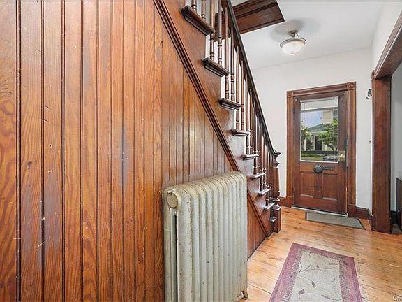 Vintage home offers yesteryear charm Vintage home offers yesteryear charm