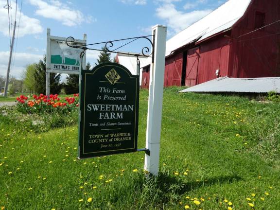 Source: Sweetmansfarm.com Sweetman's Farm was the first farm preserved by the Town of Warwick in 1998.