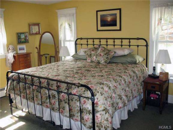 A little piece of paradise only minutes from the Village of Warwick A little piece of paradise only minutes from the Village of Warwick