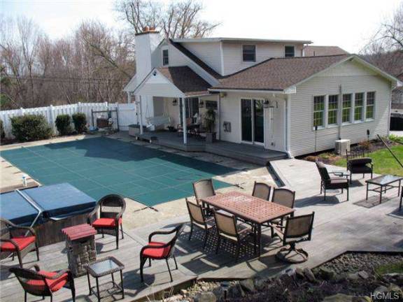 A little piece of paradise only minutes from the Village of Warwick A little piece of paradise only minutes from the Village of Warwick