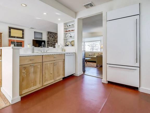 Quaint ranch with appealing details on private street Quaint ranch with appealing details on private street