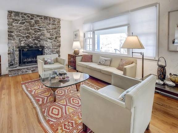 Quaint ranch with appealing details on private street Quaint ranch with appealing details on private street