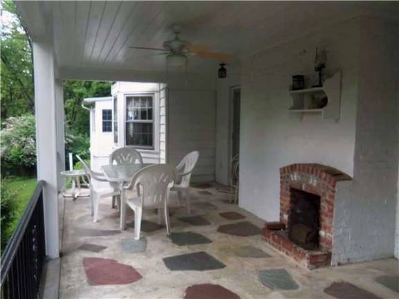 This Maple Avenue ranch is ready to be your new home This Maple Avenue ranch is ready to be your new home