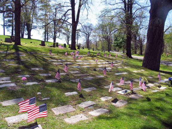 Vets and Scouts place flags at Warwick and St. Stephens Cemeteries in preparation for Memorial Day ceremonies On Saturday, April 28, volunteers from Warwickís American Legion Post 214, VFW Post 4662 and Boy Scout Troop 45 completed the placing of more than 1,400 flags at the local grave sites of veterans.