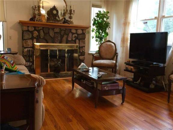 Come see a beautiful and impeccably maintained home Greenwood Lake Come see a beautiful and impeccably maintained home Greenwood Lake