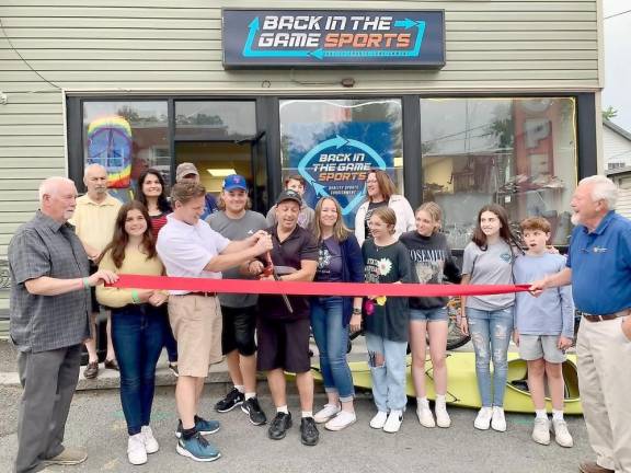 Pictured here are Deputy Mayor Tom Fuller, Sr. and Chamber President Jan Jansen ( holding ribbon), owners Robbie and Thomas and their families and Chamber members