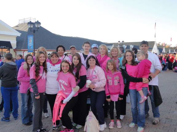 Team Elant walks the walk Members of Team Elant supported the American Cancer Society's Making Strides Against Breast Cancer at Woodbury Common, raising well over $3,000 for the cause.