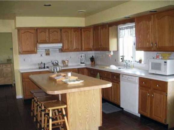 Experience luxury in every room of this five-bedroom home Five-acre property offers hardwood floors, detached garage and a great room on a cul-de-sac Experience luxury in every room of this five-bedroom home Five-acre property offers hardwood floors, detached garage and a great room on a cul-de-sac