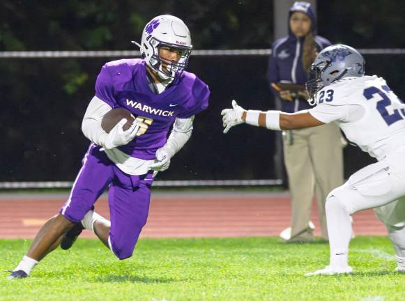 Wildcats earn home win in season opener Quenten Liciaga (6) led all receivers with seven receptions for 130 yards and two touchdowns against Susan E. Wagner High School on Sept. 5.