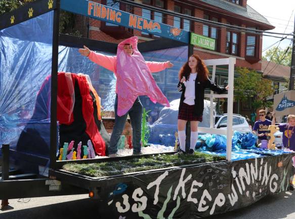 Crowds enjoy Homecoming Day Parade on Main Street The junior class won first place with "Finding Nemo," a computer-animated family film produced by Pixar Animation Studios.