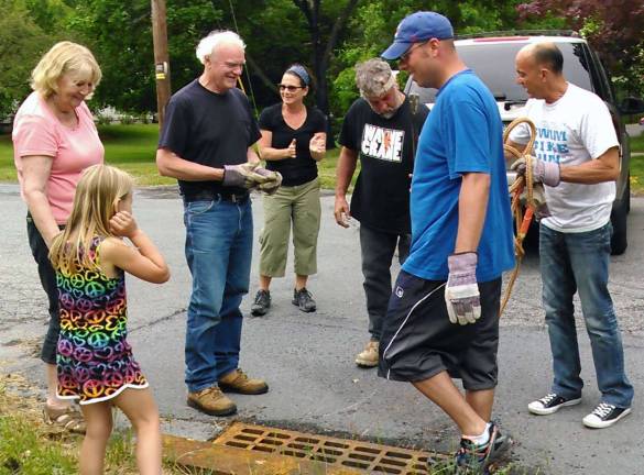 Saga of the lost ducklings Provided photo Pictured from left to right, the rescue team is Celia and Walter Ross, Lisa Notturno, DPW worker, Steven Notturno and Brad Feldman, the helpful neighbor (in blue shirt), with his daughter Allison, 6 (far left).