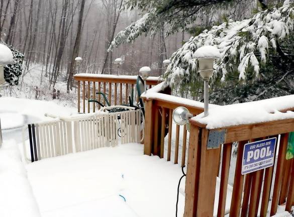 Warwick. First snowstorm of 2021 leaves four inches of snow in higher elevations On Monday morning, Jan. 4, Warwick residents living in the higher elevations in Warwick awoke to find three to four inches of fresh snow on their walkways, decks and driveways. Although modest in comparison to previous storms in this area, it was nevertheless, the first snowstorm of 2021. Photo by Roger Gavan.