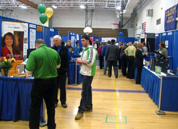 Seventh annual Warwick Valley EXPO 2014 welcomes more than 1,000 visitors Approximately 85 businesses and organizations and more than 1,000 visitors participated in the seventh annual Warwick Valley Chamber of Commerce EXPO, a community business showcase, held at the Middle School on Saturday, March 29.