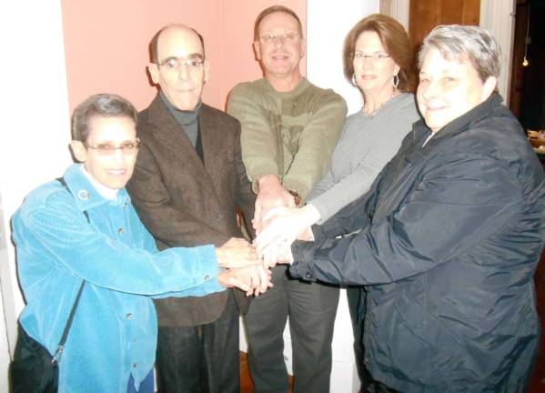 Local couple to be honored by OC Human Rights Commission Photo by Stan Martin November 2013: Warwick Rotary President Neil Sinclair, center, joins in a "community teamwork handshake" with food pantry representatives at last week's Rotary meeting at the Landmark Inn. Participating in the gesture of unity in feeding needy families are Susan and Glenn Dickes from the Warwick Ecumenical Food Pantry, Sinclair, Mary Jean McHugh, vice president of the Greenwood Lake Food Pantry, and Denise Thibault, Florida Food Pantry director.
