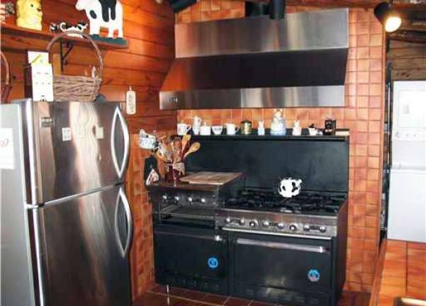 Charming log cabin offers year-round comfort, plus private beach on GWL Charming log cabin offers year-round comfort, plus private beach on GWL