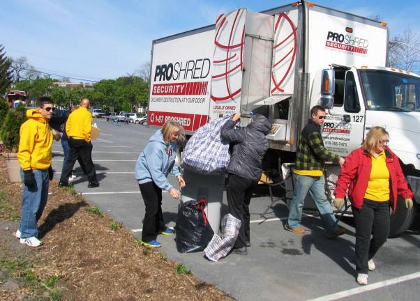 Warwicks Operation Clean Sweep another huge success Photo by Roger Gavan In addition to the road clean-up, The Warwick Lions Club hosted a shredding truck, at its own expense, for the benefit of local residents. This yearís final tally is not available but last year approximately 12,000 pounds of documents were shredded.
