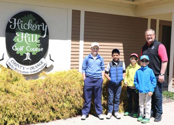 Hickory Hill Golf Course hosts US Kids Golf Tour Photos by Roger Gavan On Saturday, April 21, Warwick’s Hickory Hill Golf Course hosted 127 junior golfers from the ages of six to 14, competing as part of the US Kids Northern New Jersey Region Golf Tour. Hickory Hill Manager David Killin poses with a young foursome.