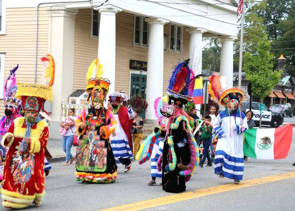 Warwick celebrates seventh annual Hispanic Heritage Day with a parade and ceremonies Photos by Roger Gavan On Sunday afternoon, Sept. 23, a colorful assembly of members of the Spanish Ministry of the Warwick Reformed Church formed a line of march from the church down Main Street, in the Village of Warwick, to the Railroad Green.