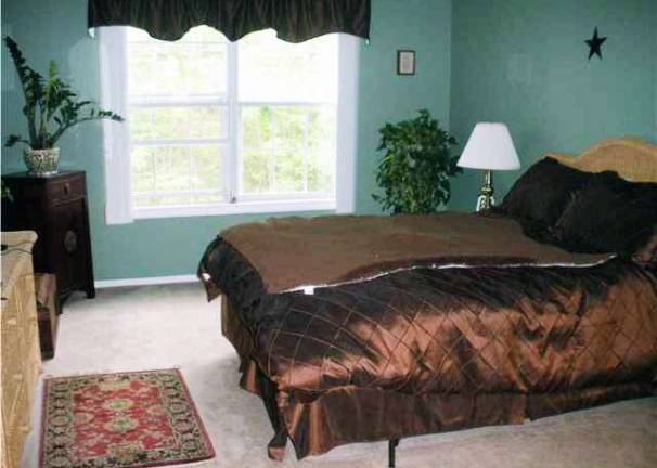 Downside to a simpler life with this affordable condominium in Homestead Village Downside to a simpler life with this affordable condominium in Homestead Village