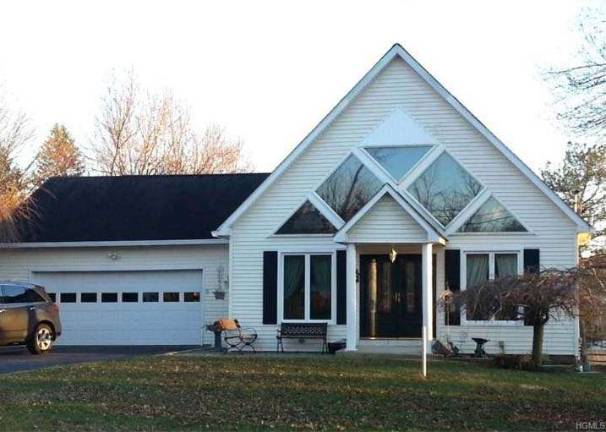 This home makes great first impression with its uniquely modern appeal This home makes great first impression with its uniquely modern appeal